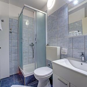 Apartament z 1 sypialnią poza główną częścią budynku